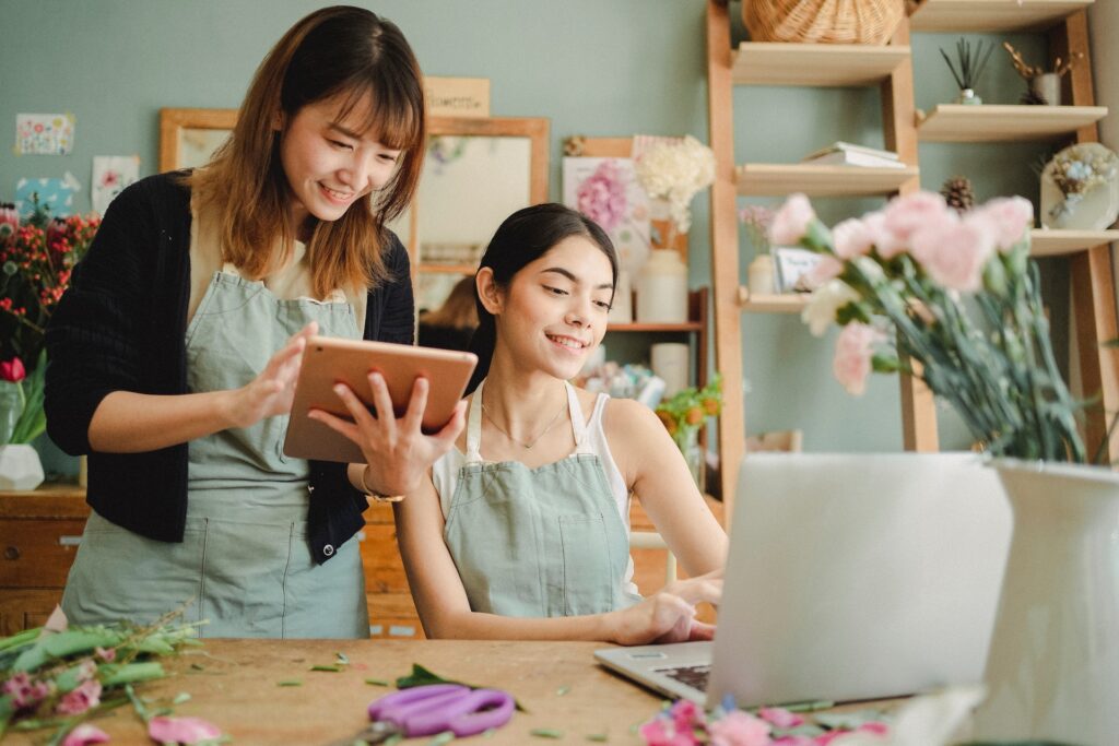 Personas comprando en linea